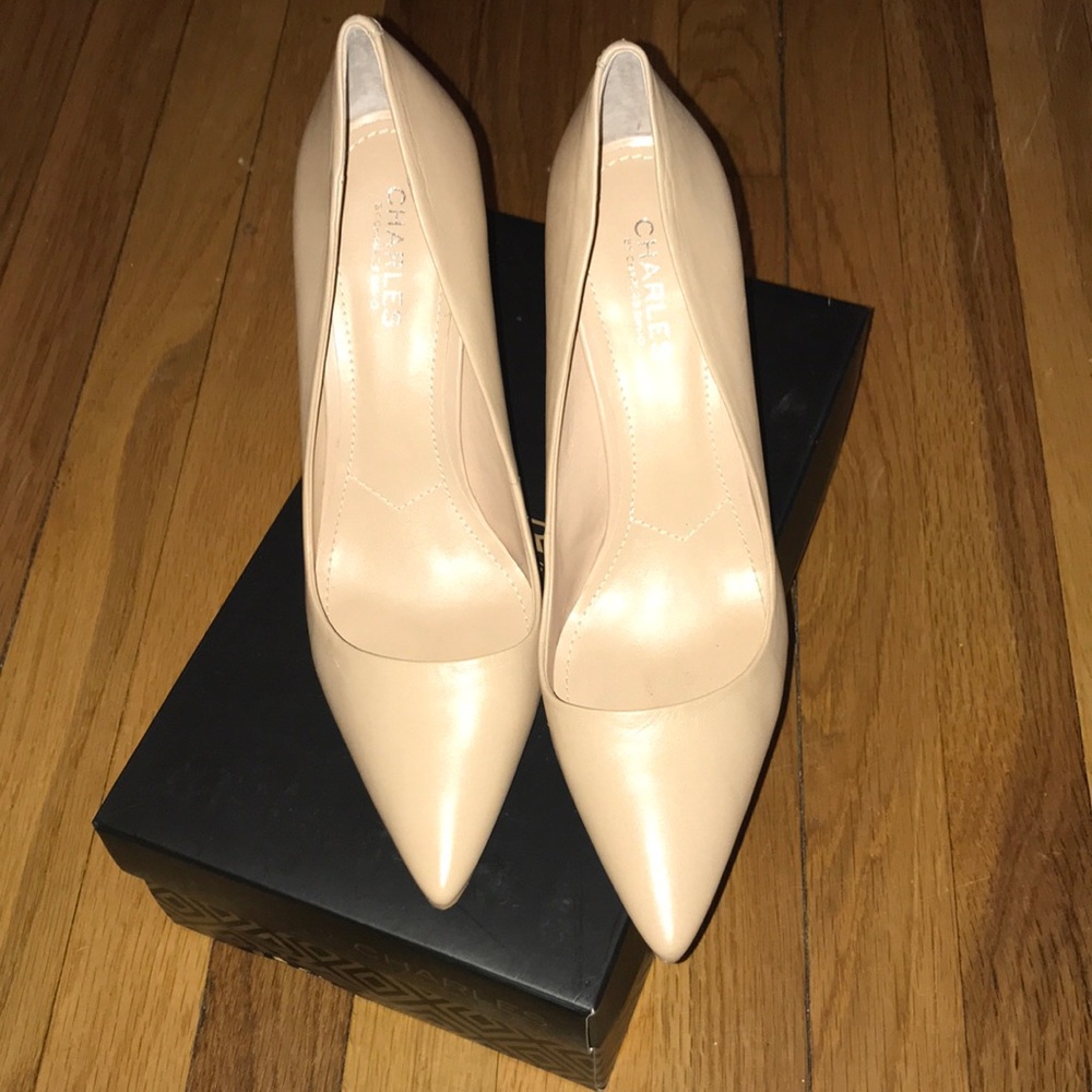 Nude leather pumps - size 10 women